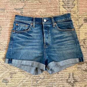 Levis Shorts - Size 29